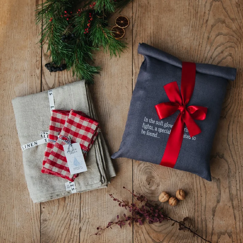 Christmas Pinecones Tablecloth + Napkins + Gift Bag