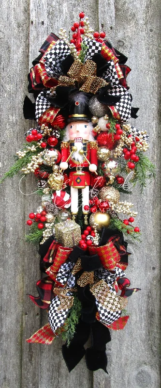 Christmas Gift Packing Commonwealth Nutcracker Swag