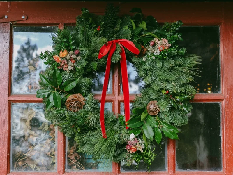 Christmas Santa Sleigh Hearth & Haven Wreath - 22 Inch