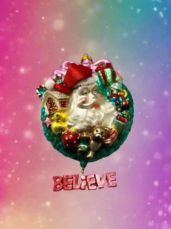 Christmas Holiday Spirit Santa In A Wreath Ornament